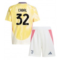 Juventus Juan Cabal #32 Auswärts Trikotsatz Kinder 2024-25 Kurzarm (+ Kurze Hosen)